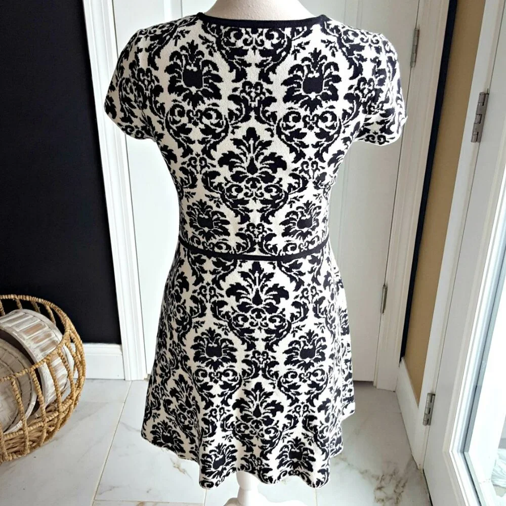 NWOT! GORGEOUS Damask SWEATER DRESS By CeCe SZ M - Picture 4 of 5